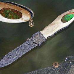 Ammonite dagger with invisible screw construction