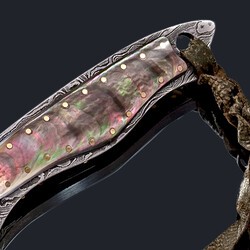 Black Lip Pearl and Damascus Dress Knife Pearl close up