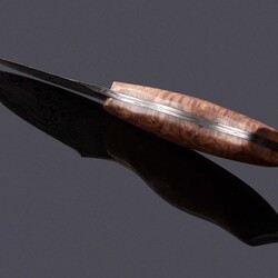 product/hunters/damascus-huntress-maple-burl-handle-and-fuchsia-perch-leather belly view