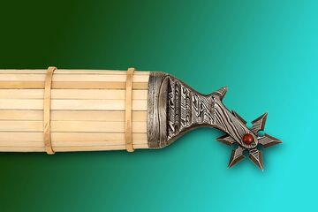 Conquistador Western bowie rondel close up