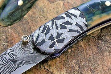 Suave dress folder with diamond inlay thumb stud