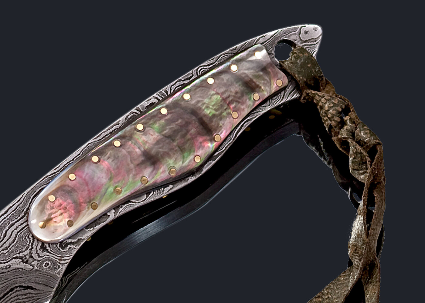 Black Lip Pearl and Damascus Dress Knife Pearl close up