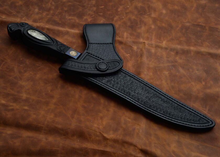 Skraeling Biter Damascus Fighter in leather sheath