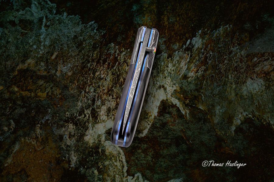 Ebony Reptilian Stainless Damascus Dress Folder centered view