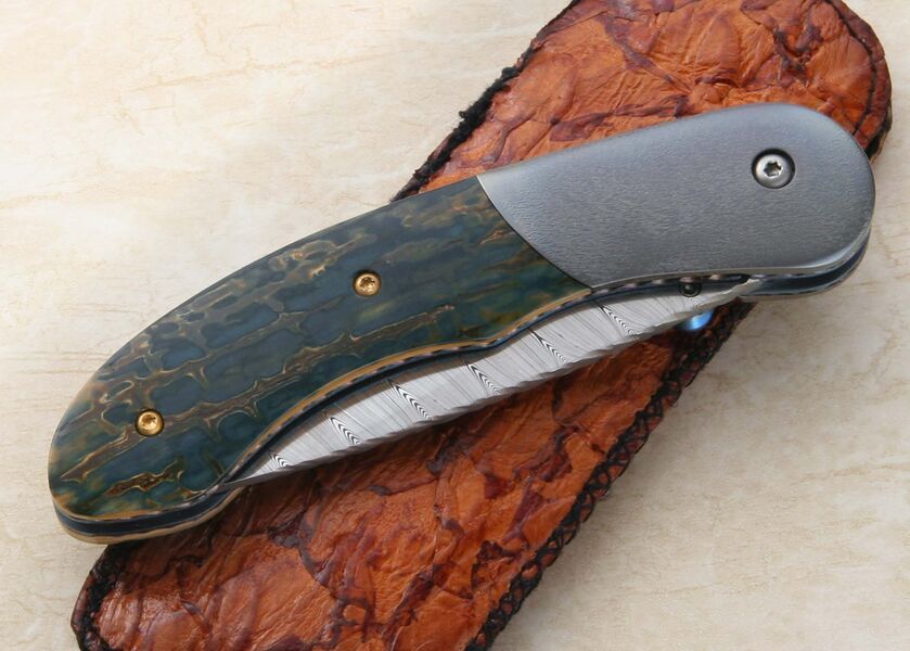 Ivory &amp; Damascus Gentlemen Folder closed view