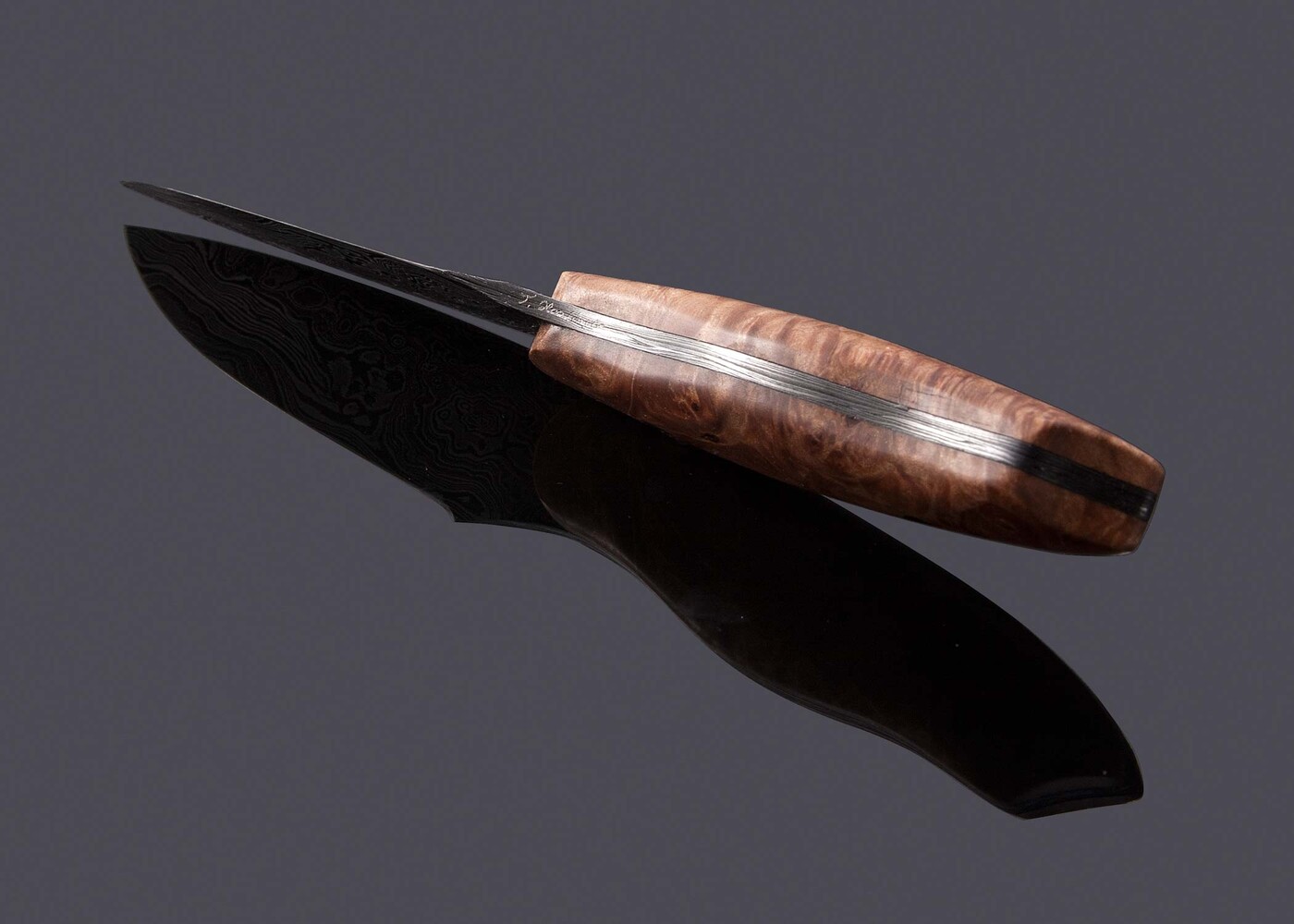 product/hunters/damascus-huntress-maple-burl-handle-and-fuchsia-perch-leather belly view