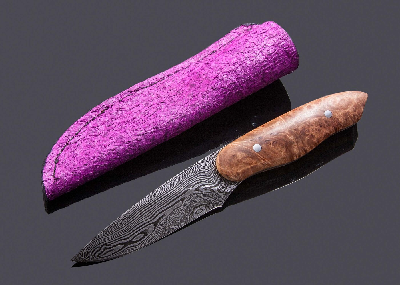 product/hunters/damascus-huntress-maple-burl-handle-and-fuchsia-perch-leather