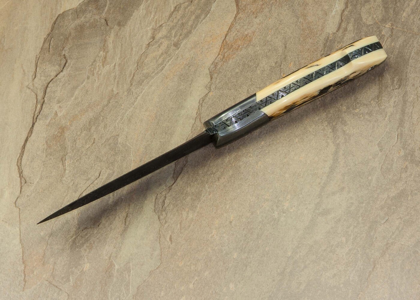 Random Damascus and Mammoth Ivory Hunter edge view
